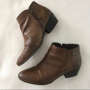 Simply Vera Wang Brown Ankle Boots